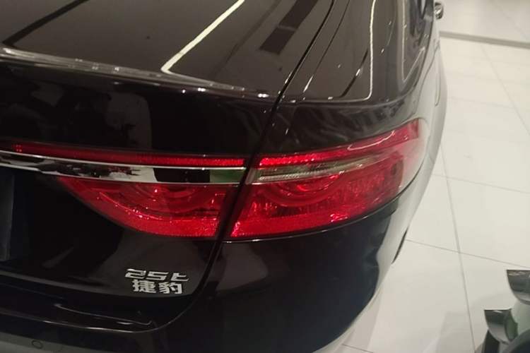Used Jaguar XFL 2018 XFL 2.0T 250 PS Luxury Edition Right Rear Taillight
