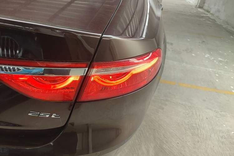 Used Jaguar XFL 2018 XFL 2.0T 250 PS Luxury Edition Right Rear Taillight