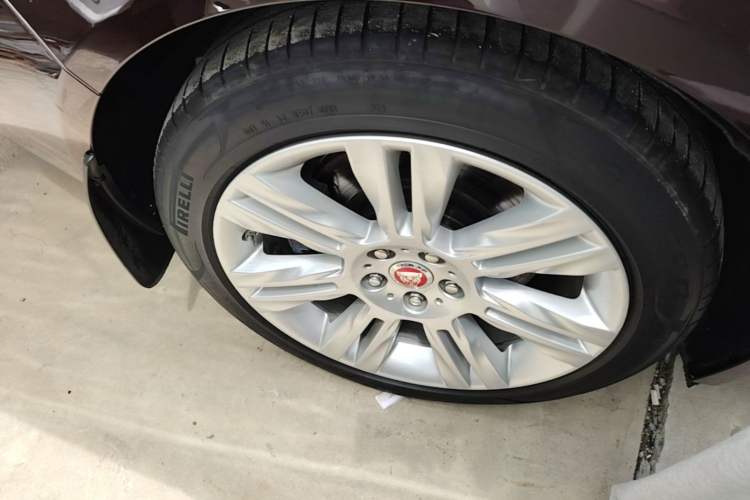 Used Jaguar XFL 2018 XFL 3.0 SC 340 PS Luxury Edition Right Rear Wheel Hub