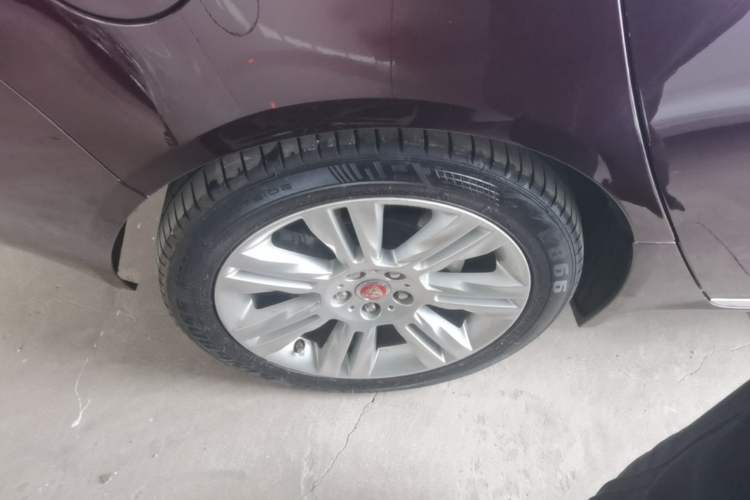 Used Jaguar XFL 2018 XFL 2.0T 250 PS Luxury Edition Right Rear Wheel Hub