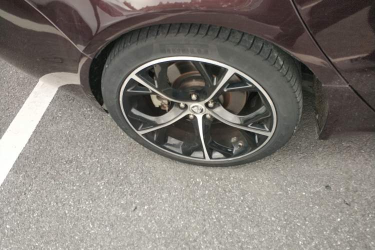 Used Jaguar XFL 2018 XFL 3.0 SC 340 PS Luxury Edition Right Rear Wheel Hub