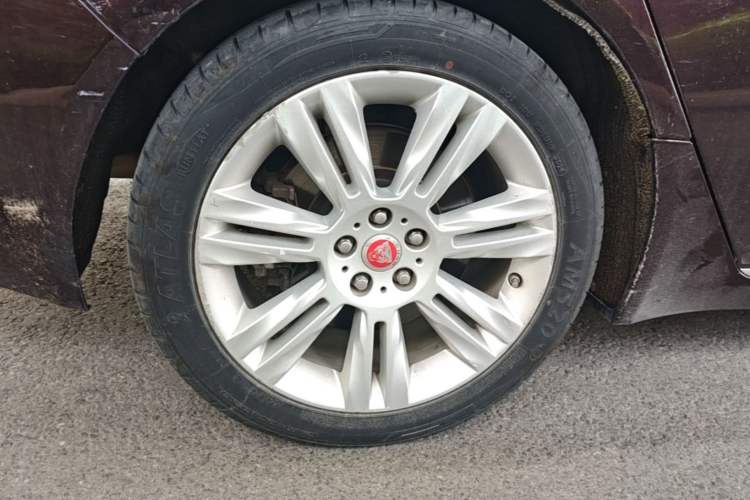 Used Jaguar XFL 2018 XFL 2.0T 250 PS Luxury Edition Right Rear Wheel Hub