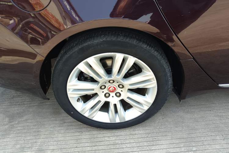 Used Jaguar XFL 2018 XFL 2.0T 250 PS Luxury Edition Right Rear Wheel Hub