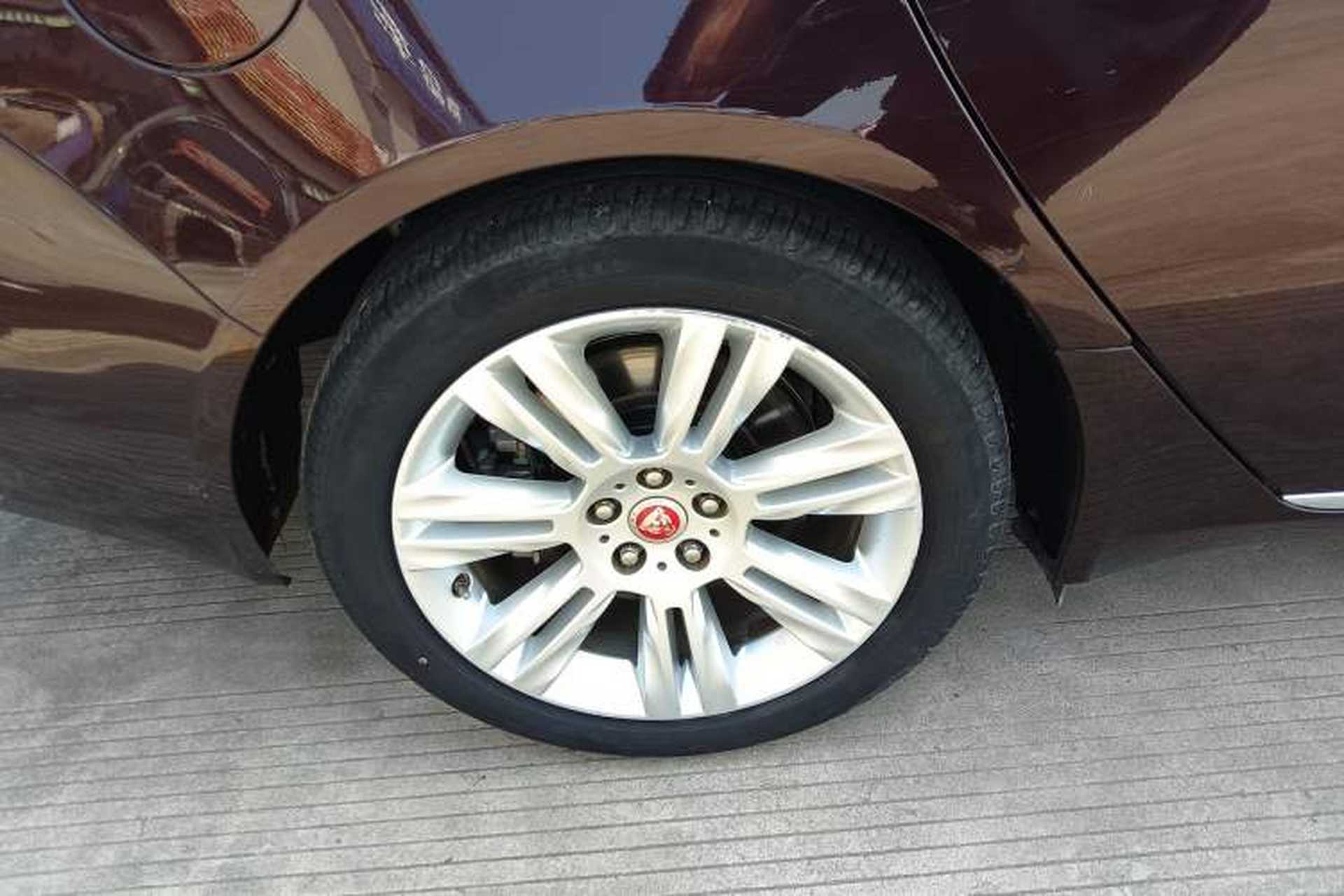 Used Jaguar XFL 2018 XFL 2.0T 250 PS Luxury Edition Right Rear Wheel Hub