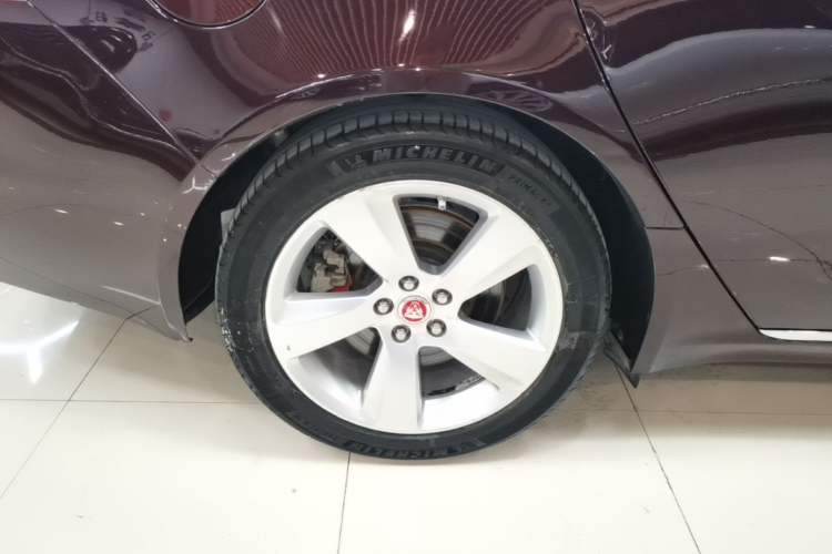 Used Jaguar XFL 2018 XFL 2.0T 200PS Elite Edition Right Rear Wheel Hub