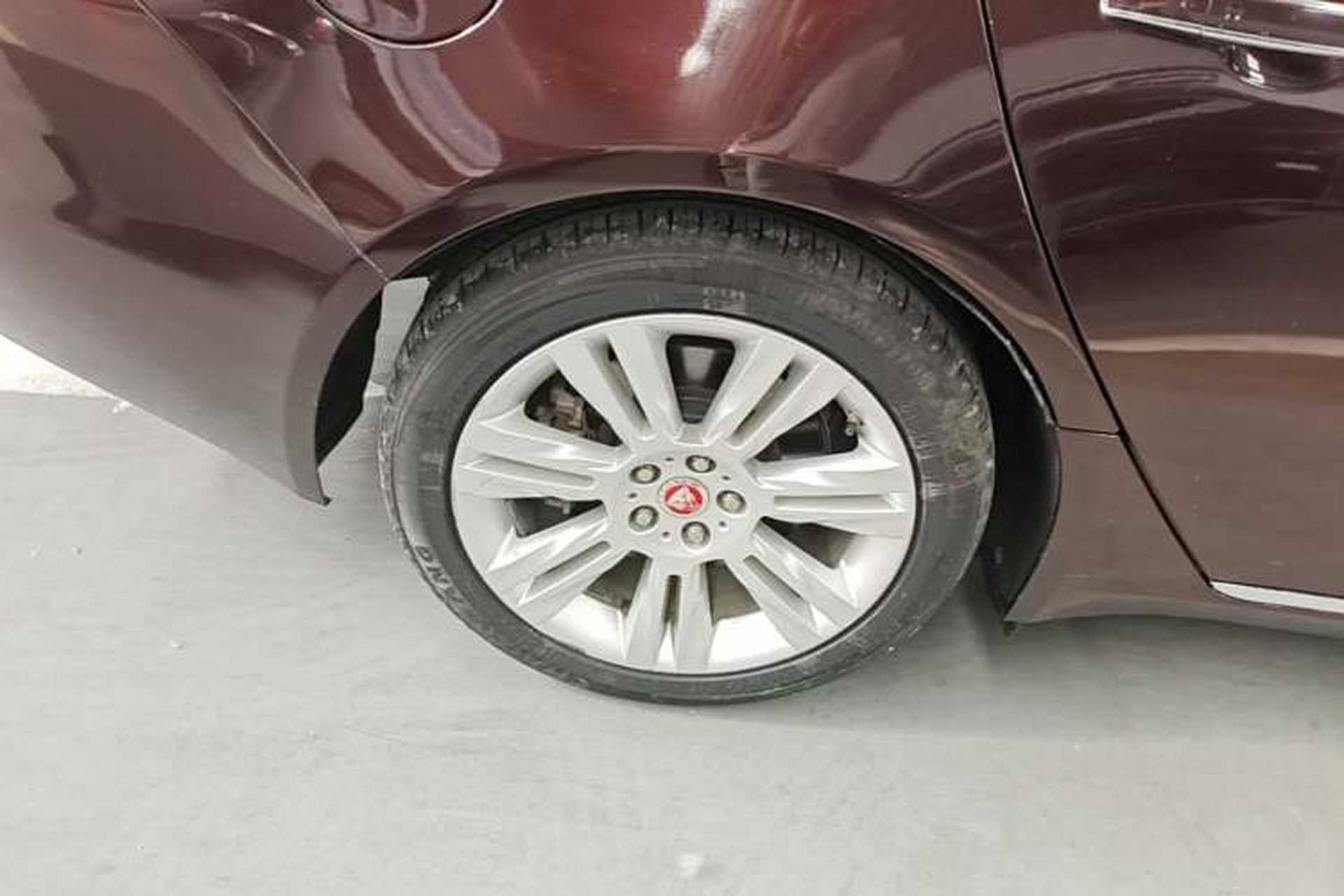 Used Jaguar XFL 2018 XFL 2.0T 250 PS Luxury Edition Right Rear Wheel Hub