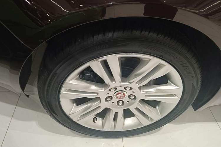 Used Jaguar XFL 2018 XFL 2.0T 250 PS Luxury Edition Right Rear Wheel Hub