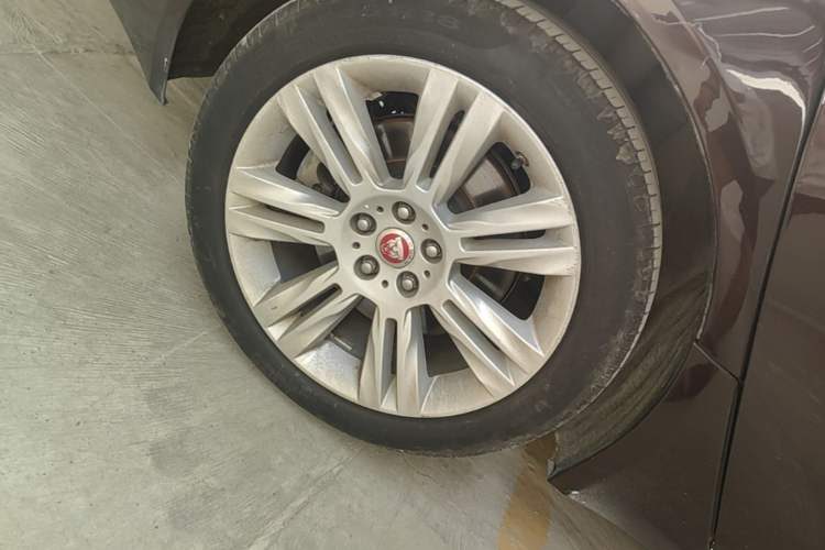Used Jaguar XFL 2018 XFL 2.0T 250 PS Luxury Edition Right Rear Wheel Hub