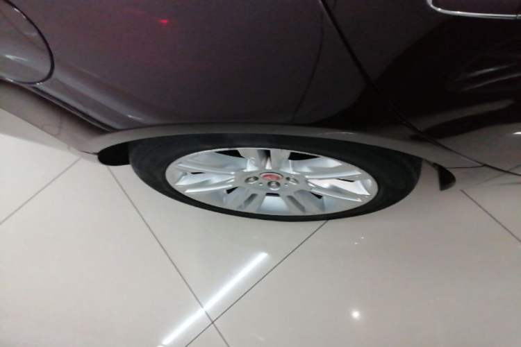 Used Jaguar XFL 2018 XFL 2.0T 250 PS Luxury Edition Right Rear Wheel Hub
