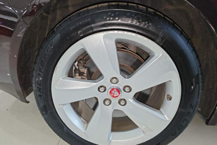 Used Jaguar XFL 2018 XFL 2.0T 200PS Elite Edition Right Rear Wheel Hub