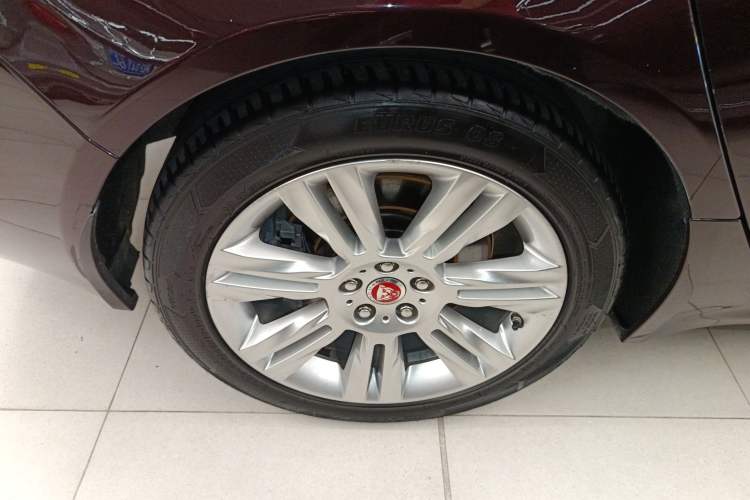Used Jaguar XFL 2018 XFL 2.0T 250 PS Luxury Edition Right Rear Wheel Hub