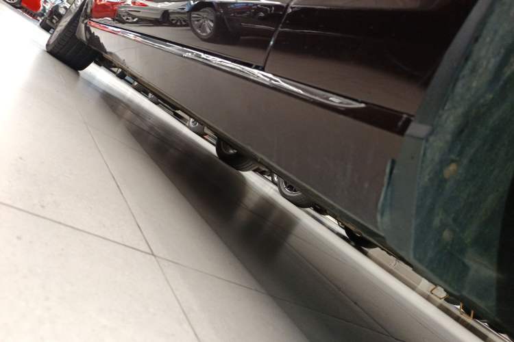 Used Jaguar XFL 2018 XFL 2.0T 250 PS Luxury Edition Right Side Sill