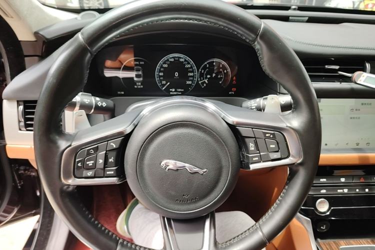 Used Jaguar XFL 2018 XFL 3.0 SC 340 PS Luxury Edition Steering Wheel