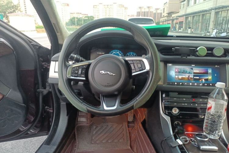 Used Jaguar XFL 2018 XFL 2.0T 250 PS Luxury Edition Steering Wheel