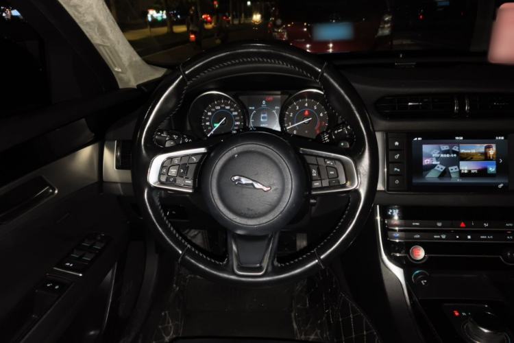 Used Jaguar XFL 2018 XFL 2.0T 200PS Luxury Edition Steering Wheel