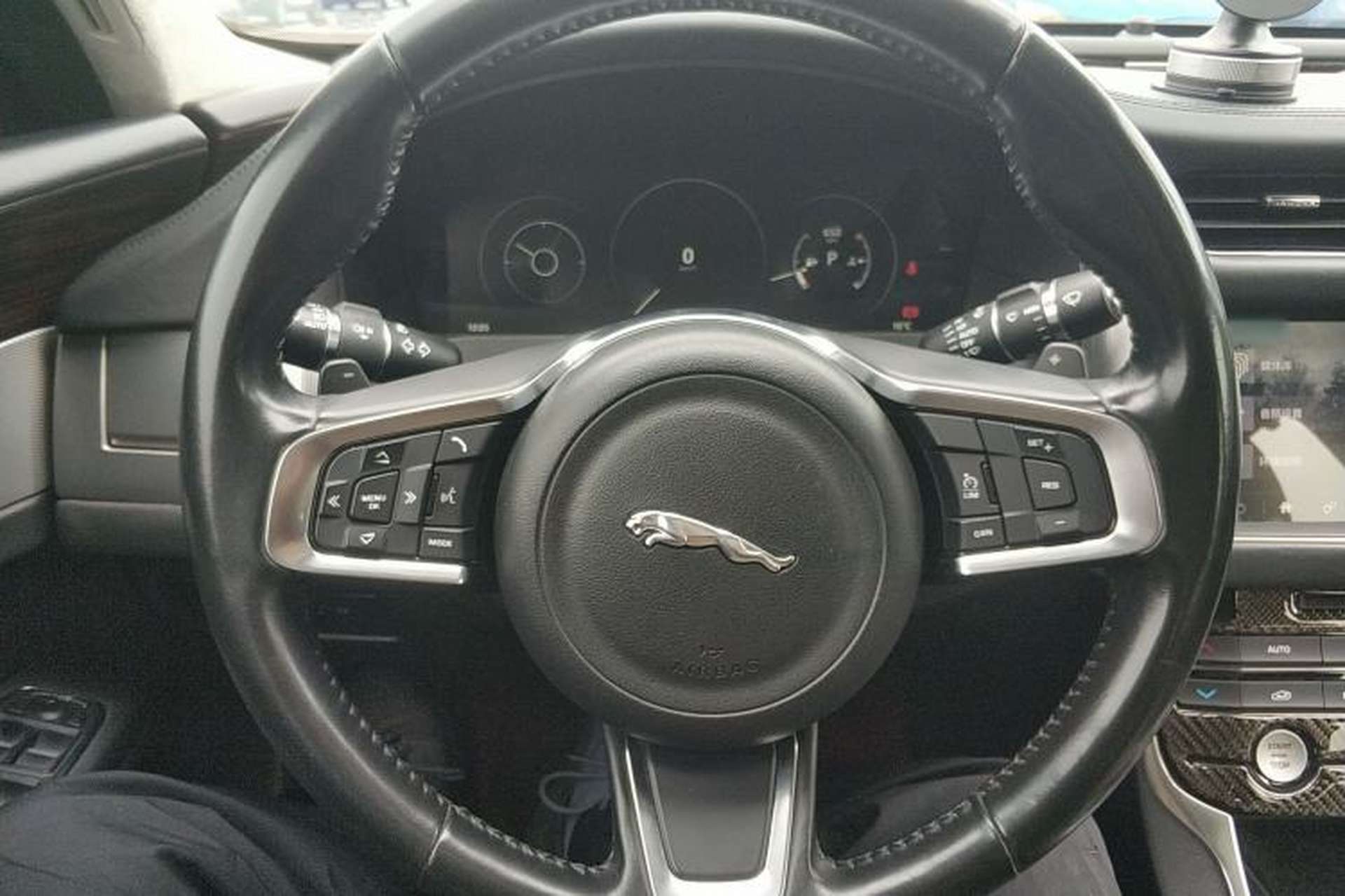 Used Jaguar XFL 2018 XFL 3.0 SC 340 PS Luxury Edition Steering Wheel