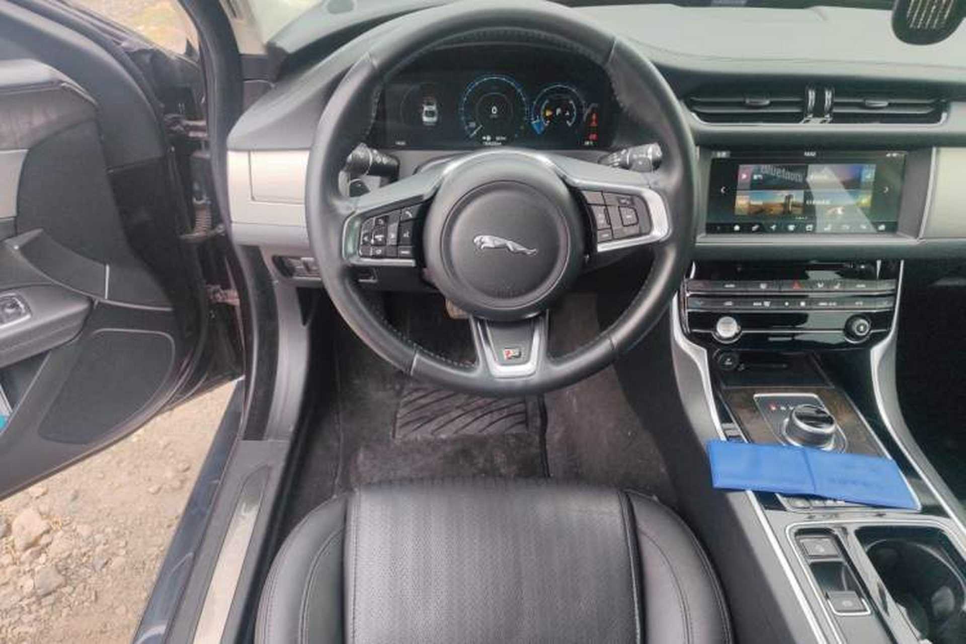 Used Jaguar XFL 2018 XFL 2.0T 250 PS Luxury Edition Steering Wheel