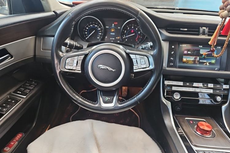 Used Jaguar XFL 2018 XFL 2.0T 200PS Elite Edition Steering Wheel