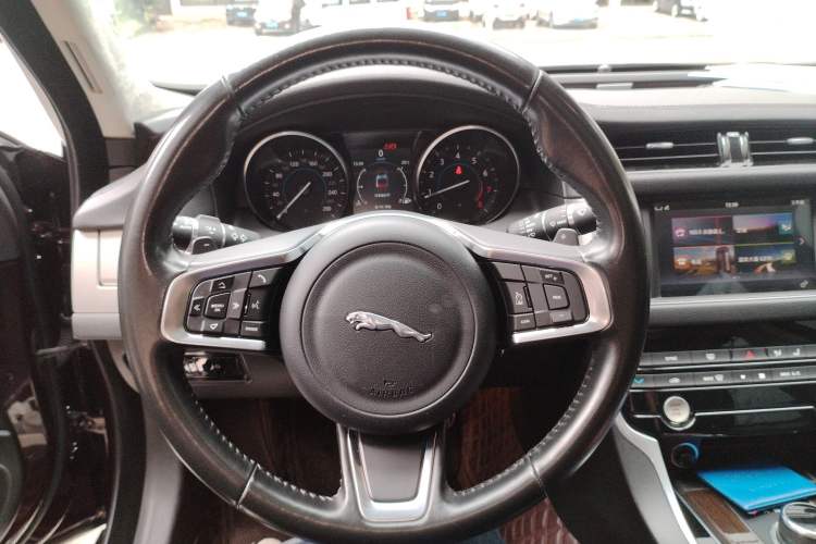 Used Jaguar XFL 2018 XFL 2.0T 200PS Elite Edition Steering Wheel