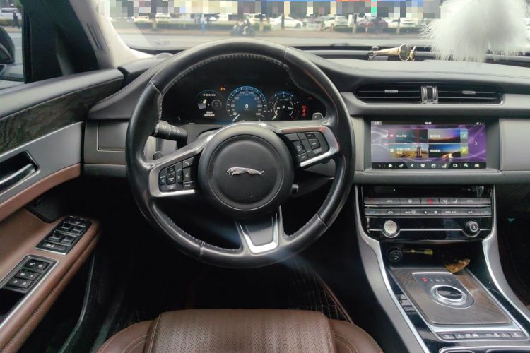 Used Jaguar XFL 2018 XFL 2.0T 250 PS Luxury Edition Steering Wheel