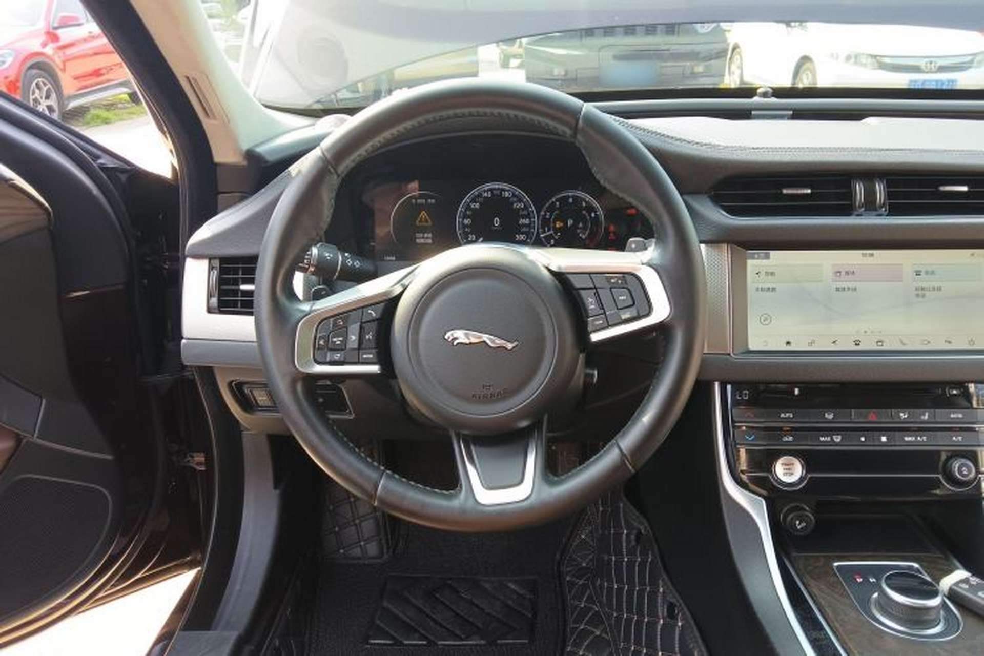 Used Jaguar XFL 2018 XFL 2.0T 250 PS Luxury Edition Steering Wheel