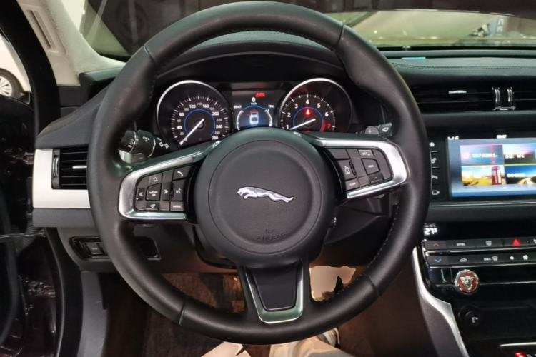 Used Jaguar XFL 2018 XFL 2.0T 200PS Elite Edition Steering Wheel