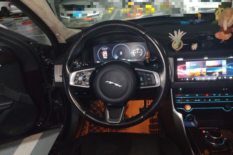 Used Jaguar XFL 2018 XFL 2.0T 250 PS Luxury Edition Steering Wheel