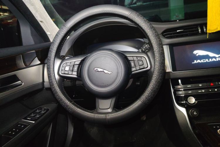 Used Jaguar XFL 2018 XFL 3.0 SC 340 PS Luxury Edition Steering Wheel