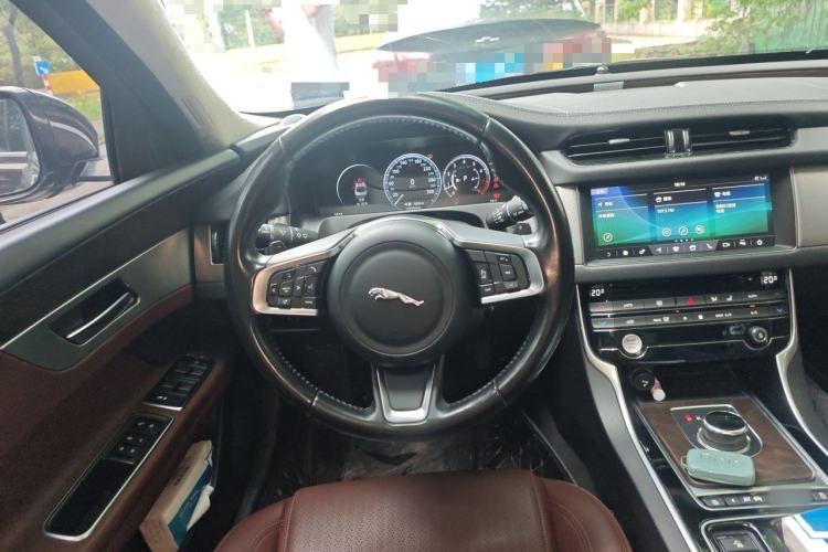 Used Jaguar XFL 2018 XFL 2.0T 250 PS Luxury Edition Steering Wheel