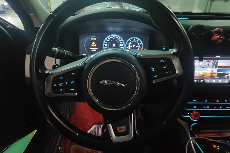 Used Jaguar XFL 2018 XFL 3.0 SC 340 PS Luxury Edition Steering Wheel