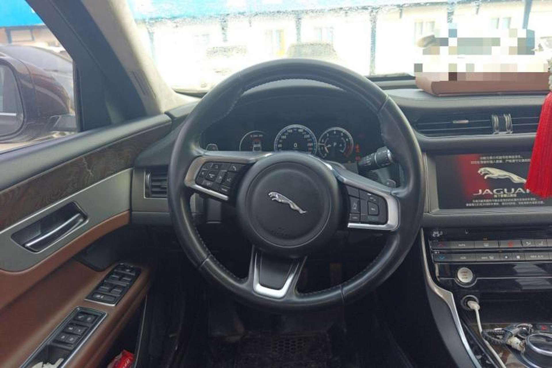 Used Jaguar XFL 2018 XFL 2.0T 250 PS Luxury Edition Steering Wheel