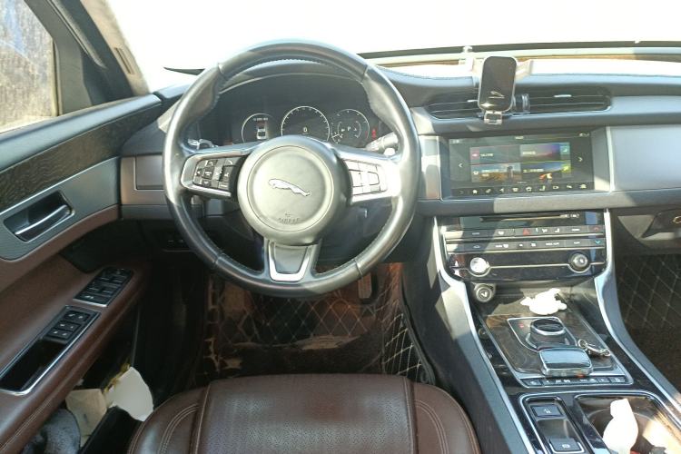 Used Jaguar XFL 2018 XFL 2.0T 250 PS Luxury Edition Steering Wheel