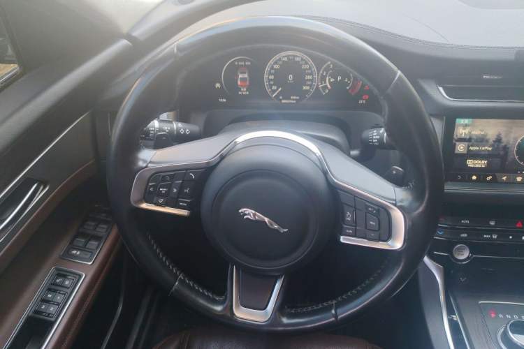 Used Jaguar XFL 2018 XFL 2.0T 250 PS Luxury Edition Steering Wheel