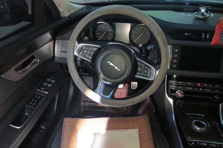 Used Jaguar XFL 2018 XFL 2.0T 200PS Elite Edition Steering Wheel