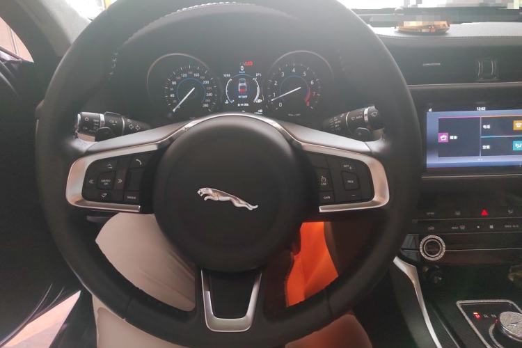 Used Jaguar XFL 2018 XFL 2.0T 200PS Luxury Edition Steering Wheel