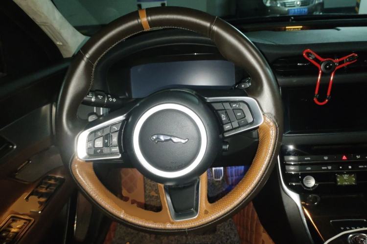 Used Jaguar XFL 2018 XFL 2.0T 250 PS Luxury Edition Steering Wheel