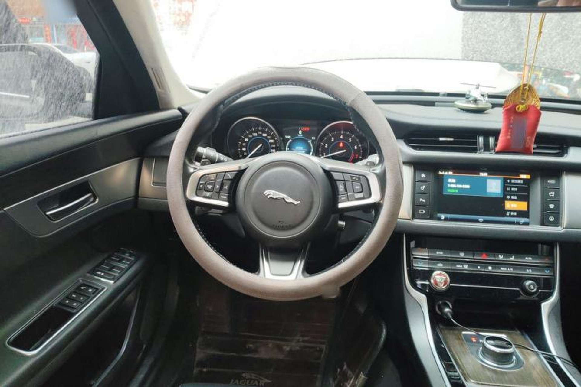 Used Jaguar XFL 2018 XFL 2.0T 200PS Elite Edition Steering Wheel