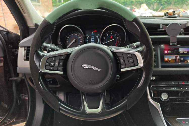 Used Jaguar XFL 2018 XFL 2.0T 200PS Elite Edition Steering Wheel
