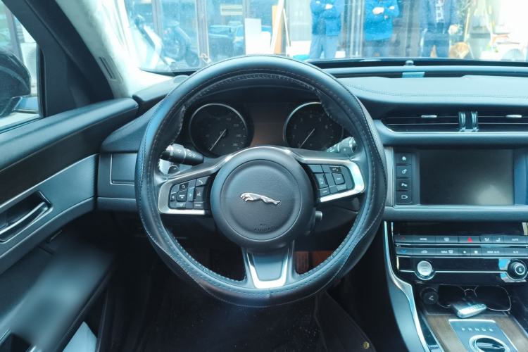 Used Jaguar XFL 2018 XFL 2.0T 200PS Elite Edition Steering Wheel
