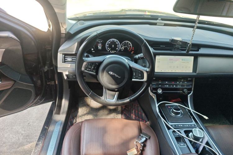 Used Jaguar XFL 2018 XFL 2.0T 250 PS Luxury Edition Steering Wheel