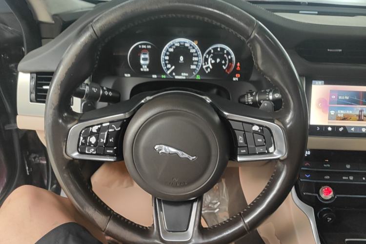 Used Jaguar XFL 2018 XFL 2.0T 250 PS Luxury Edition Steering Wheel