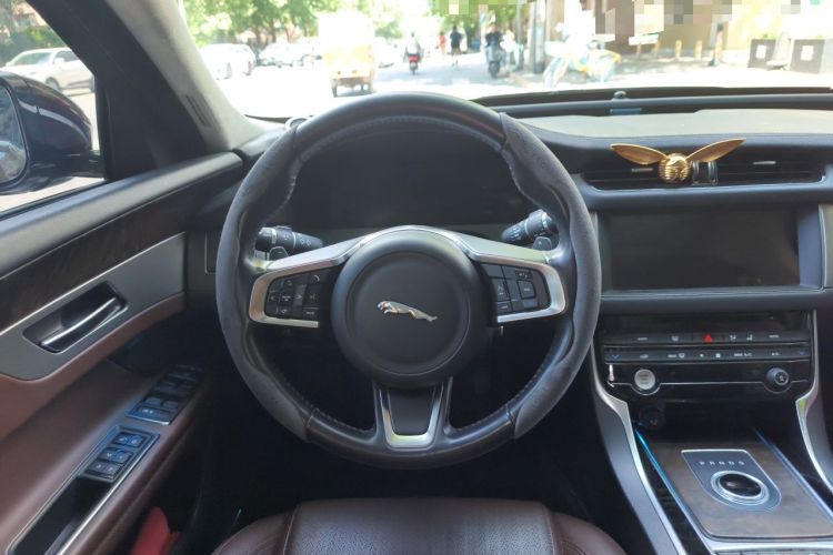 Used Jaguar XFL 2018 XFL 2.0T 250 PS Luxury Edition Steering Wheel