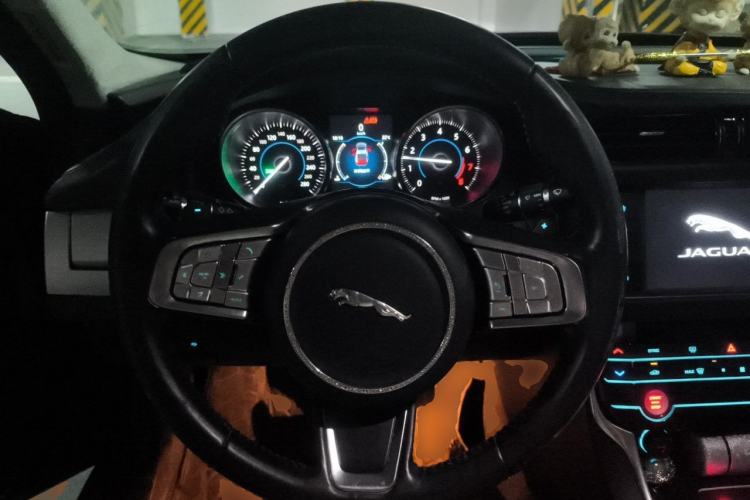 Used Jaguar XFL 2018 XFL 2.0T 200PS Elite Edition Steering Wheel