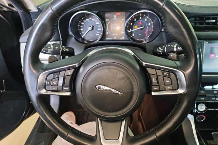 Used Jaguar XFL 2018 XFL 2.0T 200PS Luxury Edition Steering Wheel