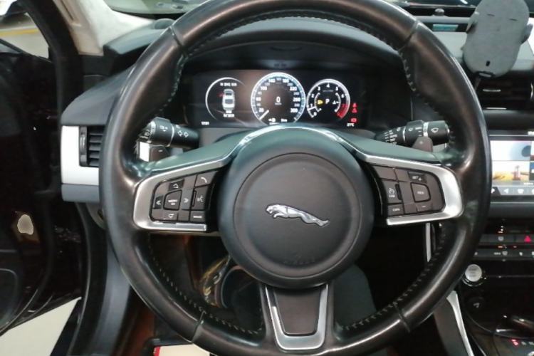 Used Jaguar XFL 2018 XFL 2.0T 250 PS Luxury Edition Steering Wheel