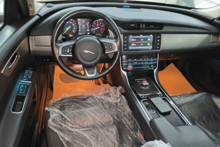 Used Jaguar XFL 2018 XFL 2.0T 200PS Elite Edition Steering Wheel