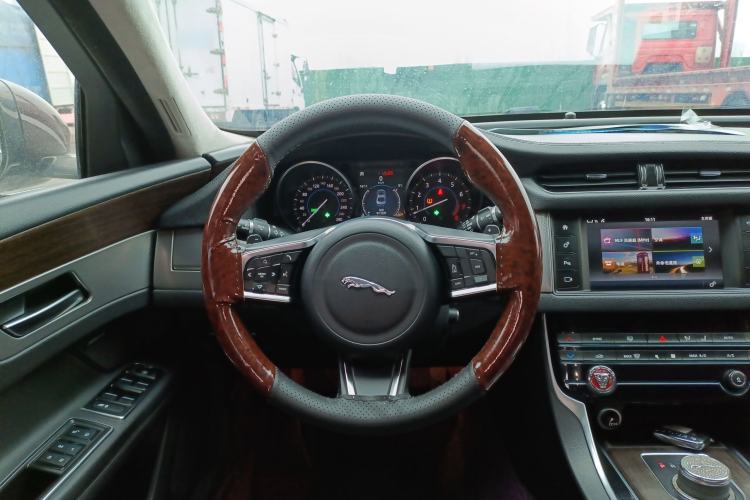 Used Jaguar XFL 2018 XFL 2.0T 200PS Elite Edition Steering Wheel