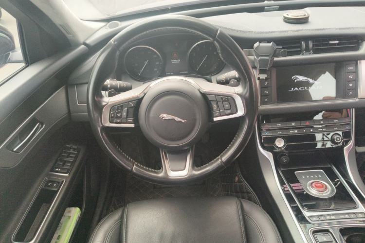Used Jaguar XFL 2018 XFL 2.0T 200PS Luxury Edition Steering Wheel