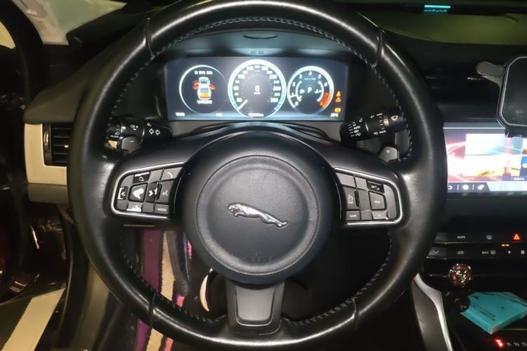 Used Jaguar XFL 2018 XFL 3.0 SC 340 PS Luxury Edition Steering Wheel