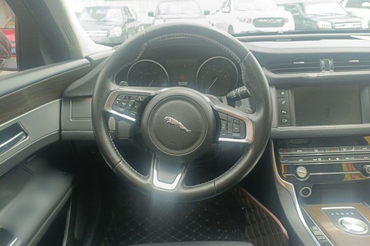 Used Jaguar XFL 2018 XFL 2.0T 200PS Elite Edition Steering Wheel